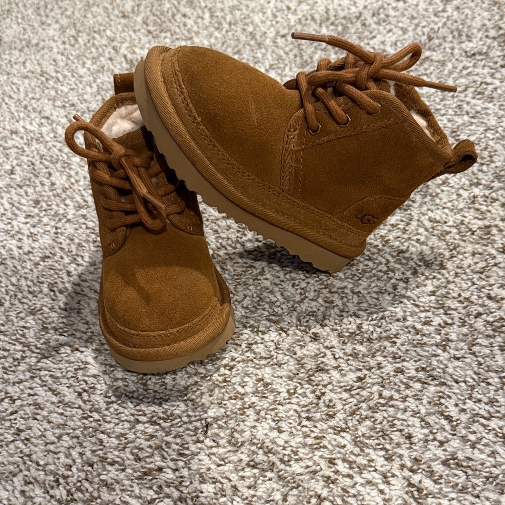 UGG Kids Chestnut Suede Lace-Up Ankle Boots
